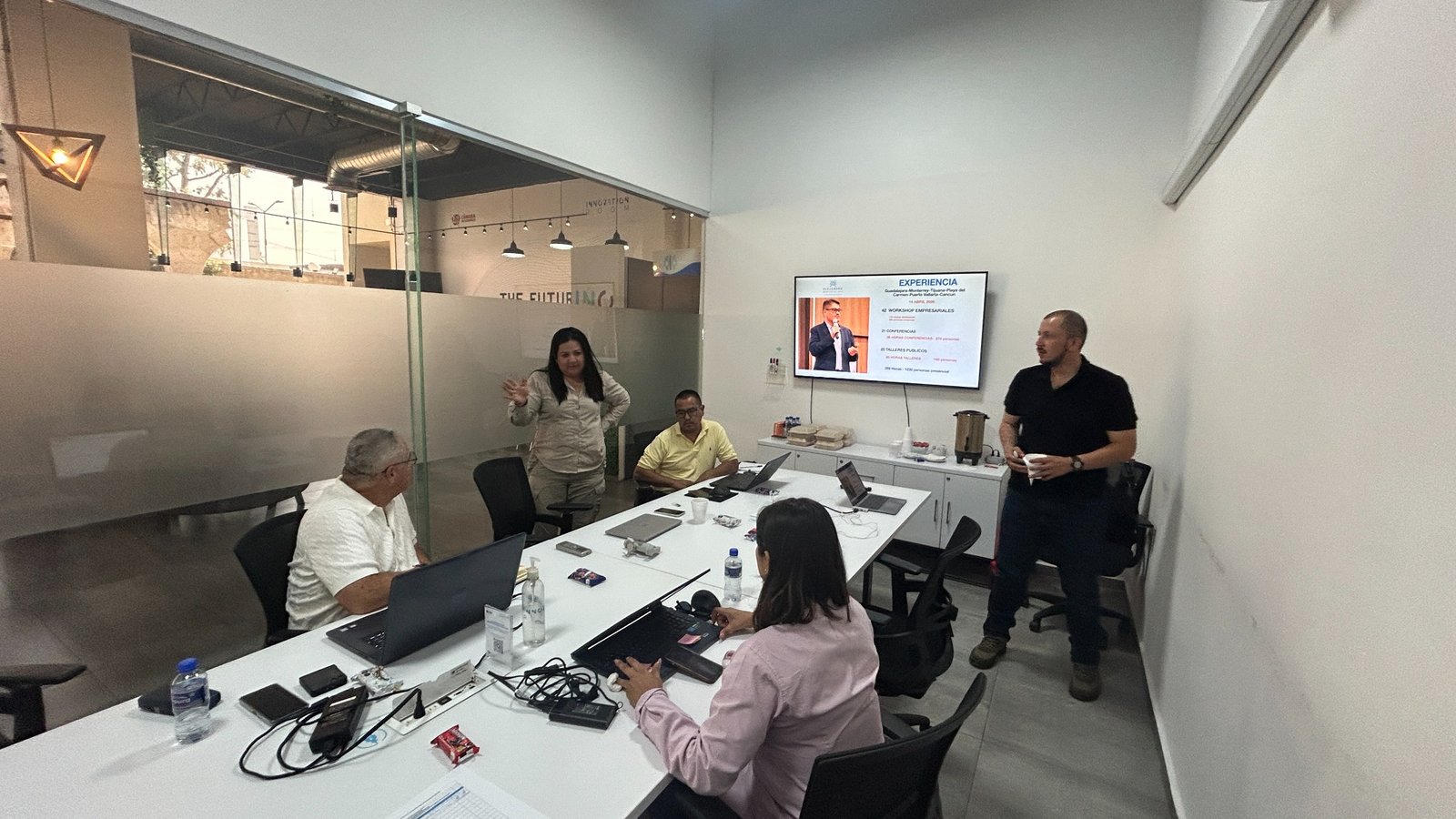 Workshop presencial de inteligencia artificial en el Innovation Room