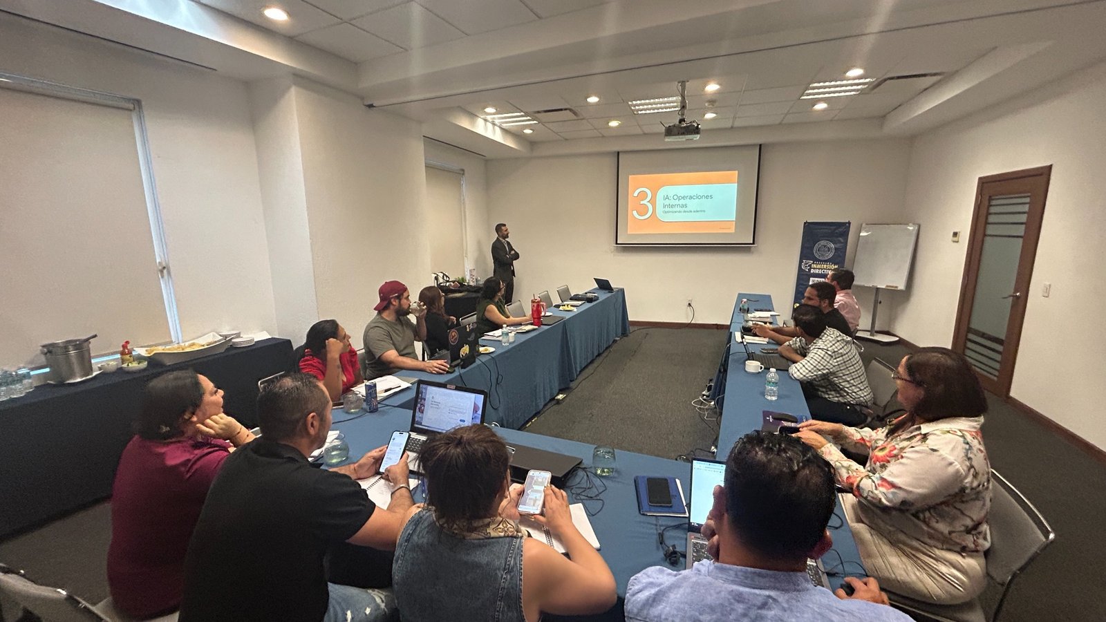 Sesiones presenciales de formación empresarial en inteligencia artificial