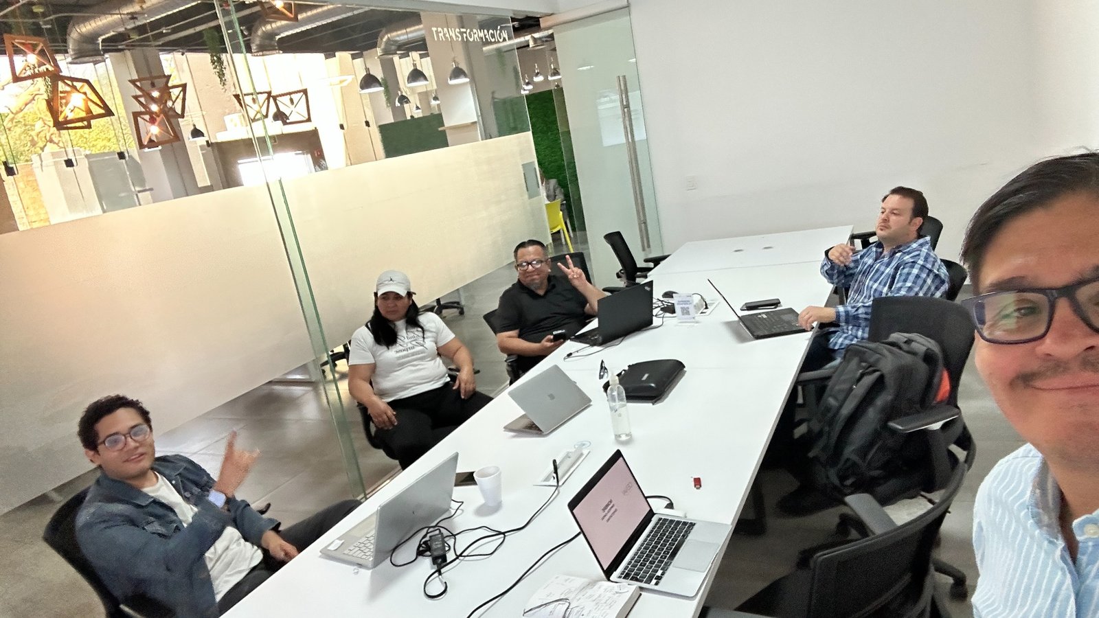 Taller creativo de inteligencia artificial para un equipo inmobiliario